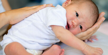 Memahami Penyebab dan Cara Mengatasi Cegukan pada Bayi