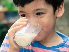  4 Alasan Balita Perlu Minum Susu