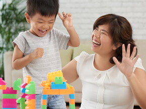 Dukung dan Pahami Tahap Perkembangan Bayi