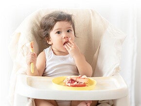 Makanan sehat pendamping ASI untuk bayi.