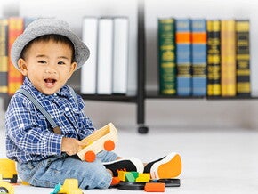 Ciri-Ciri Perkembangan Akal, Fisik, dan Sosial Anak Usia 1 Tahun