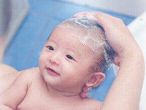 Bagaimana memandikan bayi baru lahir