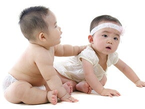 Kenapa Si Kecil Suka Sekali Menggigit Teman Mainnya