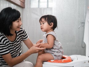 Mam, Ini 5 Ciri Feses Bayi Alergi Susu Sapi 