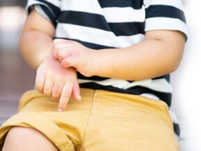 Penyebab dan Cara Mengatasi Gatal Pada Bayi Thumbnail.jpg