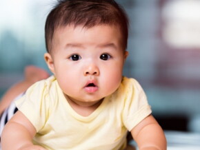 Usia Berapa Bayi Bisa Melihat? Ini Tahapan yang Perlu Diperhatikan