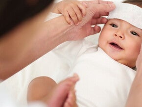  Cara Menurunkan Panas pada Bayi dengan Aman 