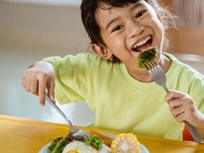 Nutrisi Makanan Agar Anak Tinggi dan Cerdas