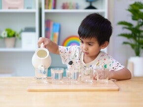 Manfaat Sensory Play bagi Perkembangan Anak dan Ide Permainannya