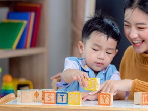 Permainan Kreatif untuk Mengenal Huruf Abjad Bersama Si Kecil