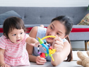 Stimulasi untuk Bantu Optimalkan Perkembangan Bayi 9 Bulan