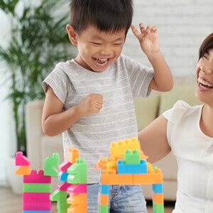 Dukung dan Pahami Tahap Perkembangan Bayi