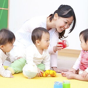 Mengajak Si Kecil Bersosialisasi: Kapan dan di Mana
