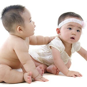 Kenapa Si Kecil Suka Sekali Menggigit Teman Mainnya