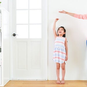 Tips Memantau Pertumbuhan dan Perkembangan Si Kecil