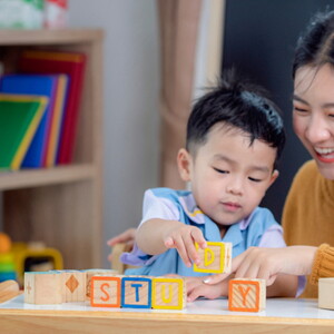 8 Ciri Anak Cerdas Umur 1 Tahun dan Stimulasi yang Tepat