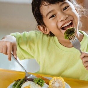 Nutrisi Makanan Agar Anak Tinggi dan Cerdas