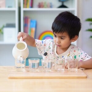 Manfaat Sensory Play bagi Perkembangan Anak dan Ide Permainannya