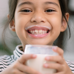 Panduan Memilih Susu yang Baik untuk Pencernaan Anak