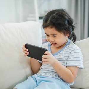 Screen Time Anak: Batas Aman, Dampak pada Otak, dan Tips Mengelolanya