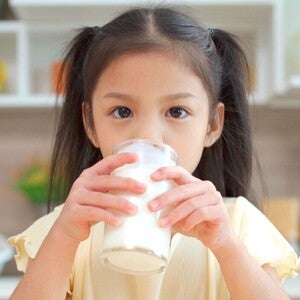 Susu untuk Perkembangan Otak Anak: Kandungan Apa yang Perlu Mam Perhatikan?