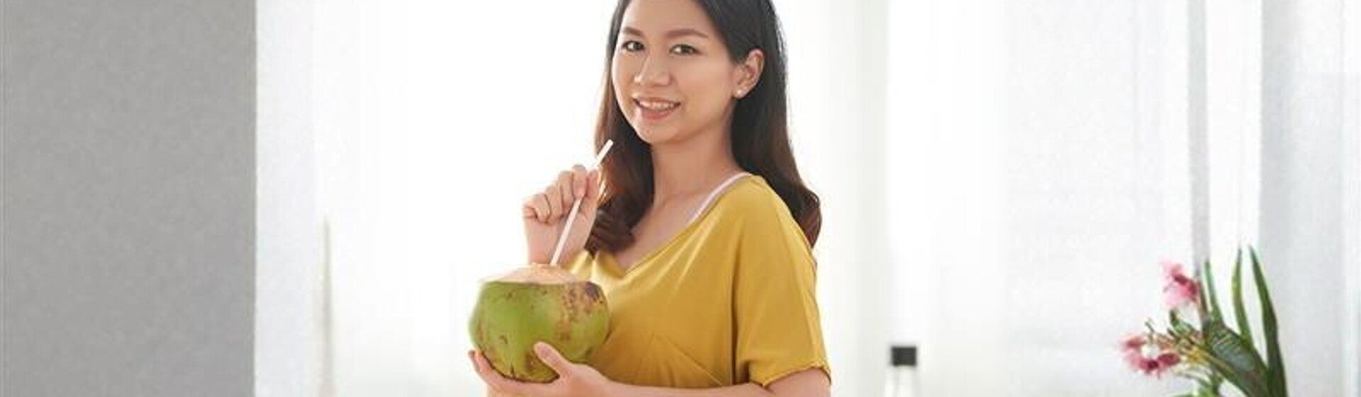 Manfaat Air Kelapa Muda untuk ibu hamil Manfaat Air Kelapa Muda untuk ibu hamil