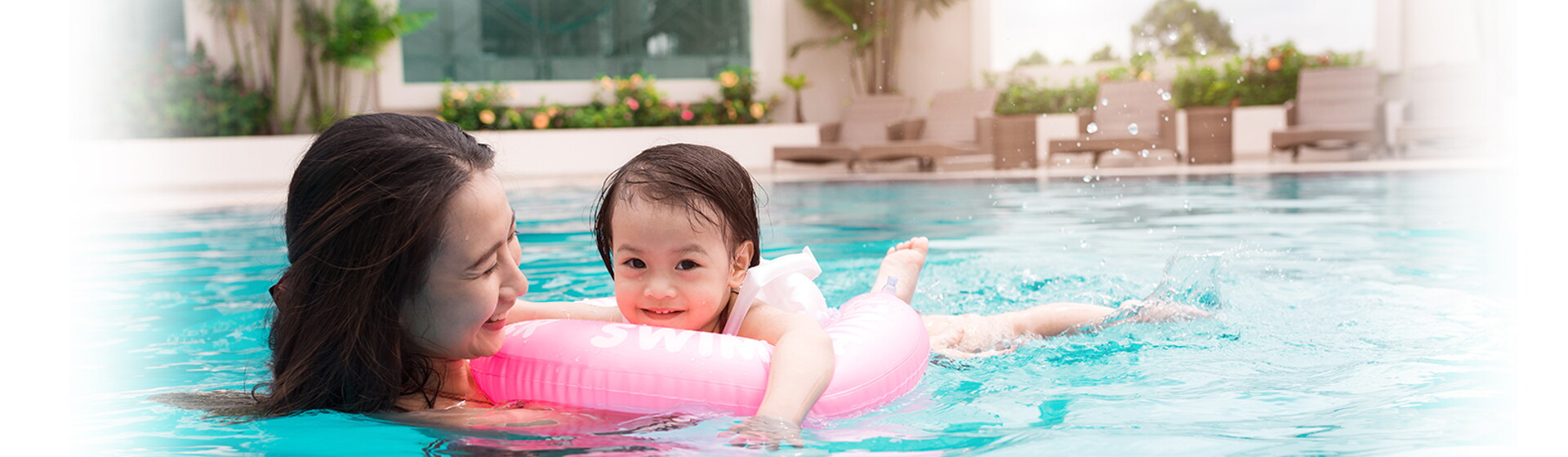 Menjaga Si Kecil di Taman Bermain dan Kolam Renang
