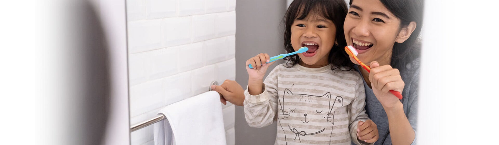 5 Langkah Mudah Mengajari Si Kecil Menyikat Gigi 5 Langkah Mudah Mengajari Si Kecil Menyikat Gigi