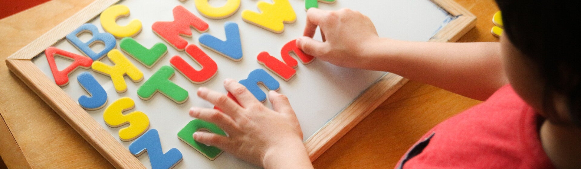 Ciri Anak Cerdas Umur 1 Tahun dan Tips Mengasah Minat Bakatnya Ciri Anak Cerdas Umur 1 Tahun dan Tips Mengasah Minat Bakatnya